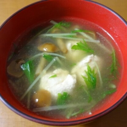 鶏ミンチが余っていたので、今日はこちらも作らせていただきました(^_-)-☆
なめこ入りで、スープにとろみが付いて温まりますね！
とても美味しくいただきました♪